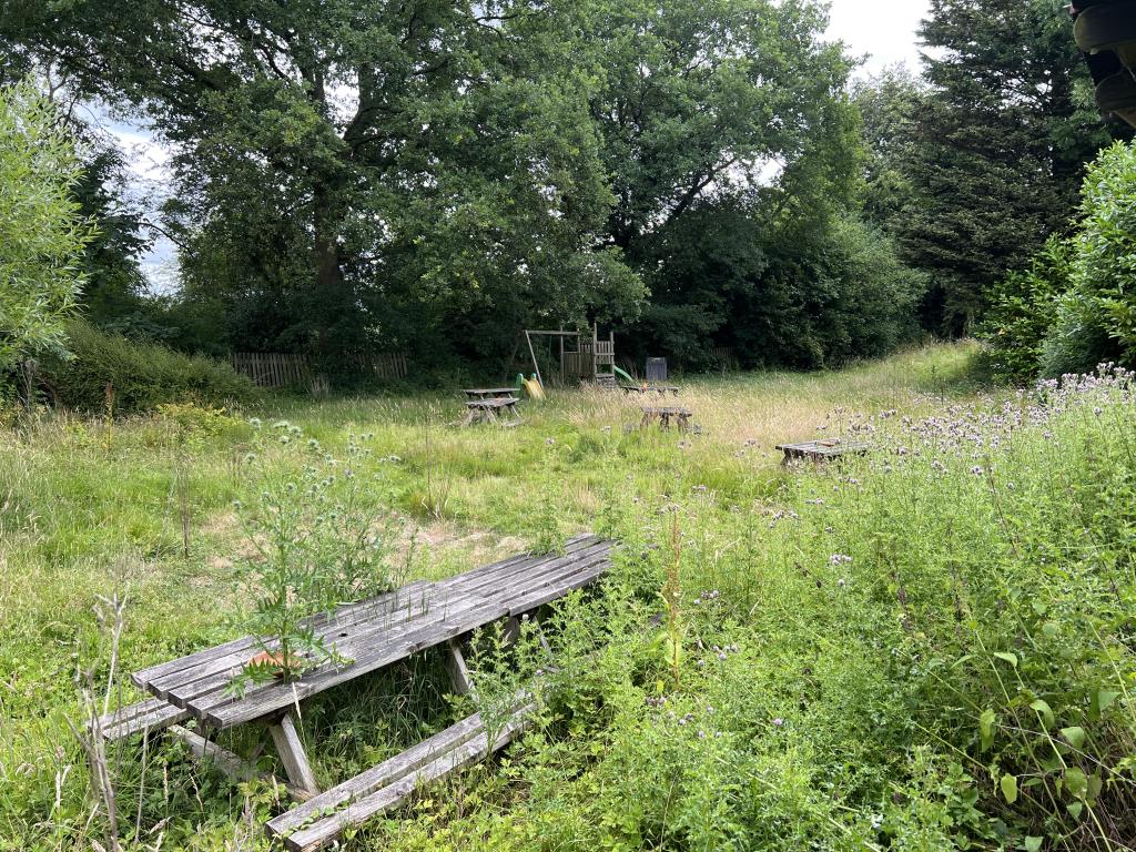 Lot: 54 - FREEHOLD FORMER PUBLIC HOUSE WITH CONSENT FOR A HOT FOOD TAKEAWAY/DRIVE- THROUGH/RESTAURANT WITH THIRTY PARKING SPACES - Gardens of Freehold Former Pub